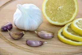 العلاجات الطبيعية لحصى المرارة-الليمون الحامض والثوم