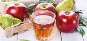 العلاجات الطبيعية لحصى المرارة-عصير التفاح- عصير الكمثرى